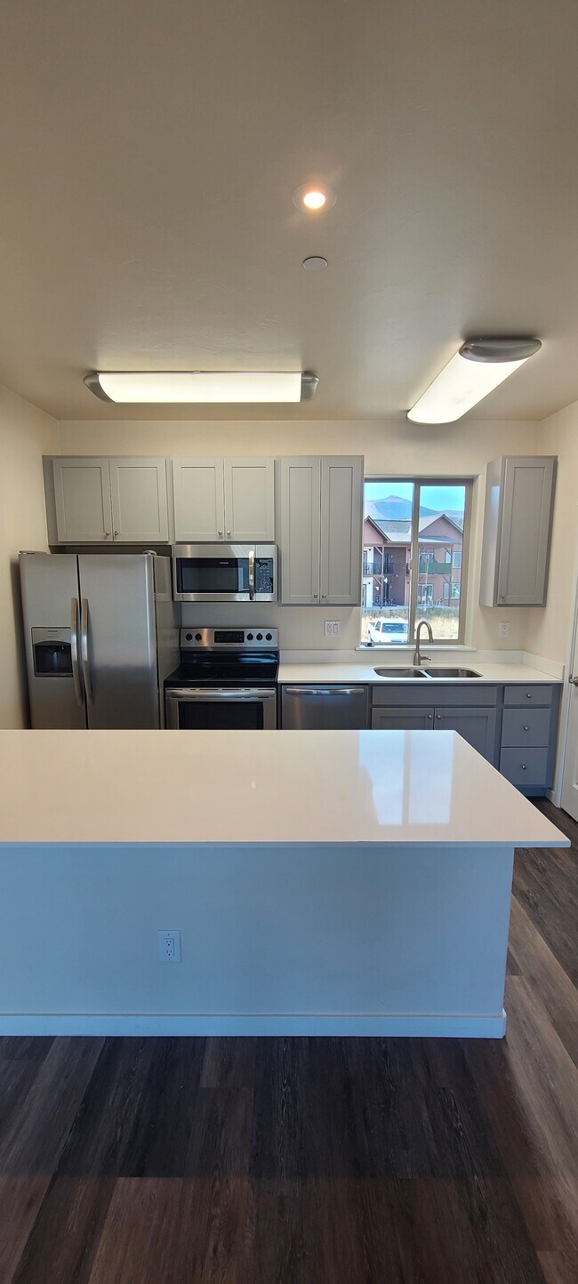 1100 Buckhorn Valley Blvd, Unit A201 in Gypsum, CO - Building Photo - Building Photo