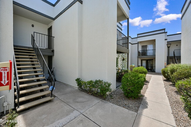 property at 740 W Elm St