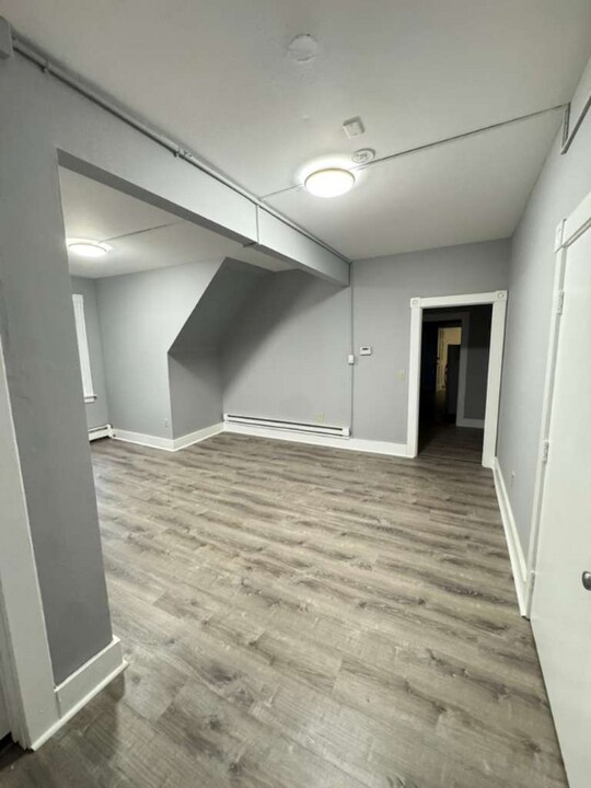 166-168-168 W Main St in Orange, MA - Foto de edificio