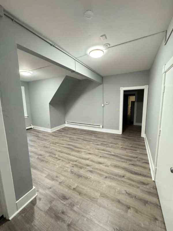 166-168-168 W Main St