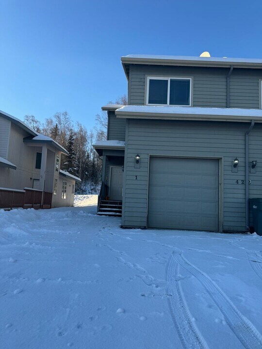 422 Oklahoma St-Unit -Unit 1 in Anchorage, AK - Foto de edificio