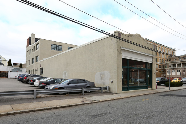 New London Market & Apartments in New London, CT - Foto de edificio - Building Photo