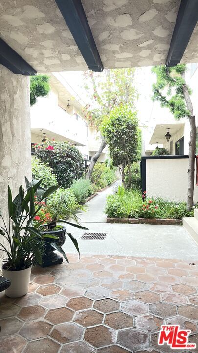 11806 Gorham Ave in Los Angeles, CA - Building Photo - Building Photo