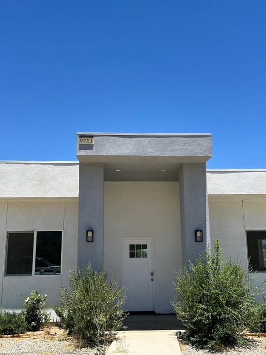 9751 E Ave Q4 in Palmdale, CA - Building Photo