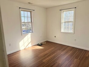 136 Eastford Rd, Unit 2 in Southbridge, MA - Foto de edificio - Building Photo