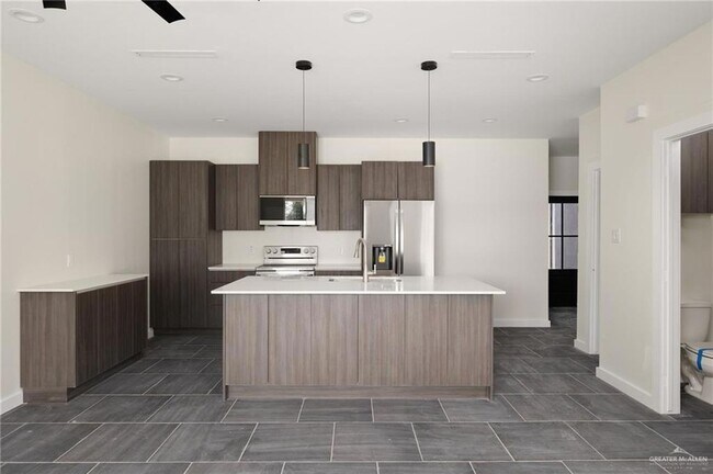 914 Bicentennial Blvd in McAllen, TX - Building Photo - Building Photo