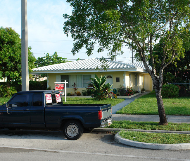 1935 NE 171st St in Miami, FL - Building Photo - Building Photo