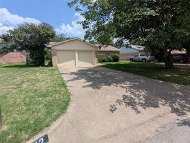 1112 Dennis Dr in Saginaw, TX - Building Photo