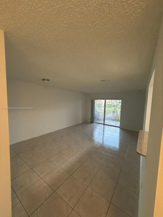 15741 SW 137th Ave in Miami, FL - Building Photo