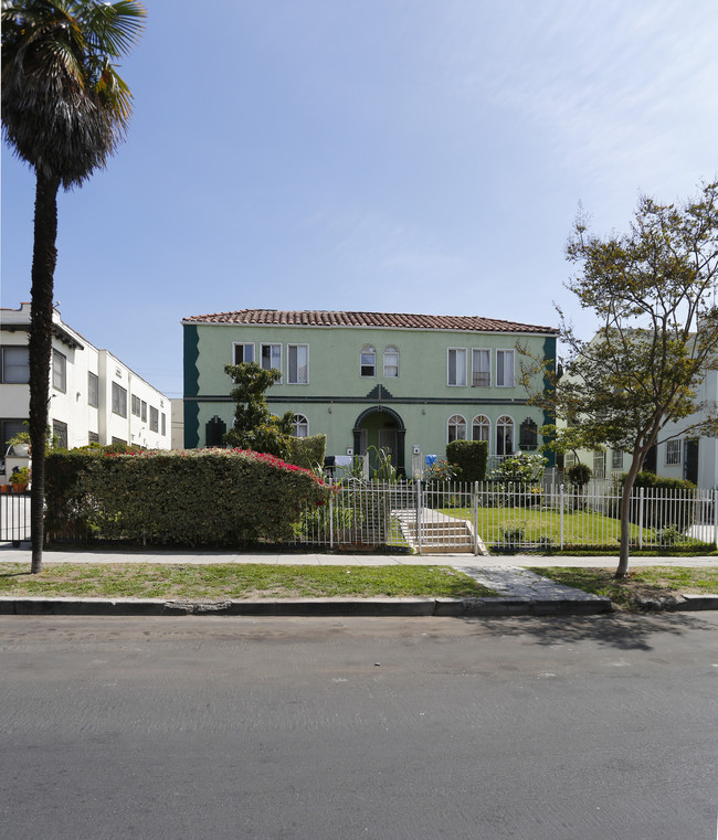 834 S Mariposa Ave in Los Angeles, CA - Foto de edificio - Building Photo