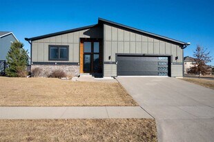 704 American Pharaoh Dr in Iowa City, IA - Building Photo