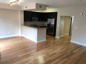 Oak Walk in Emeryville, CA - Building Photo - Building Photo