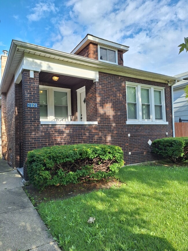 property at 2121 N Marmora Ave