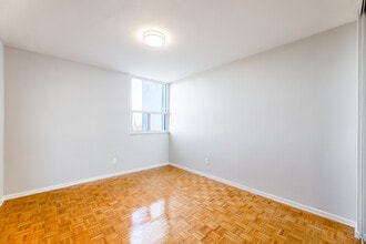 80 St. Clair in Toronto, ON - Building Photo - Interior Photo
