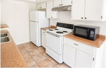 6601 Silverstream Ave in Las Vegas, NV - Building Photo - Building Photo