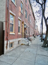 302 Dickinson St in Philadelphia, PA - Building Photo - Building Photo
