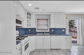 4 Harbor View Ln in Toms River, NJ - Building Photo - Building Photo