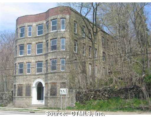 35 Washington St in Norwich, CT - Foto de edificio