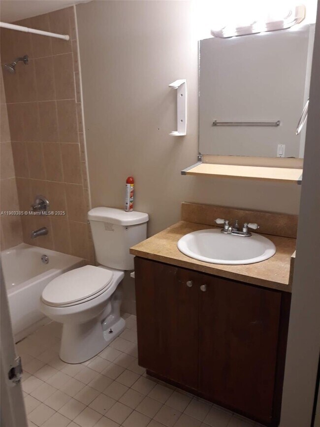 7401 SW 152nd Ave in Miami, FL - Foto de edificio - Building Photo