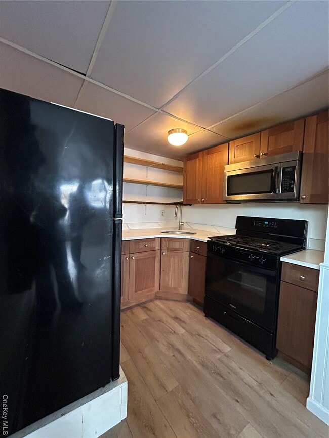 25 Auburn Ave in Bay Shore, NY - Building Photo - Building Photo