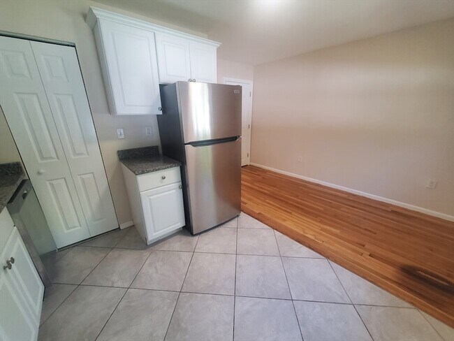 174 Pine St, Unit 27 in Holbrook, MA - Building Photo - Building Photo
