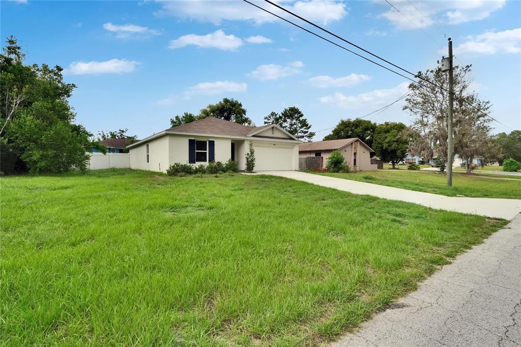 10392 Sheffield Rd in Spring Hill, FL - Building Photo