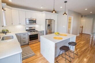 729 Saratoga St, Unit 2 in Boston, MA - Building Photo - Building Photo