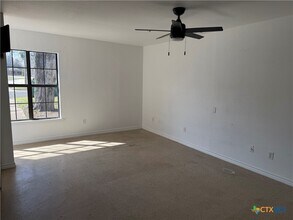 809 W Avenue D in Belton, TX - Building Photo - Building Photo