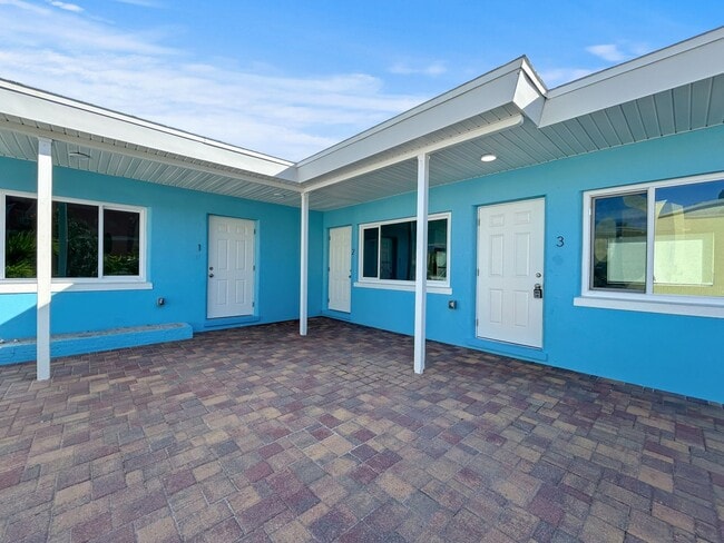 17615 Lee Ave in Redington Shores, FL - Building Photo - Building Photo
