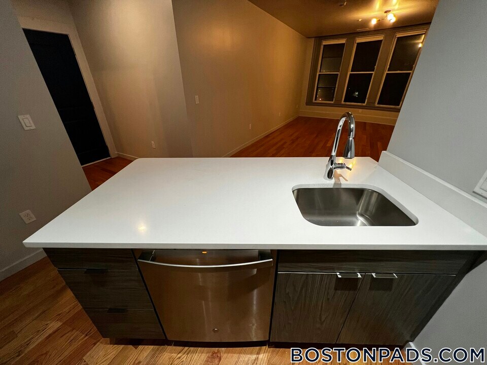 145 Munroe St in Lynn, MA - Building Photo