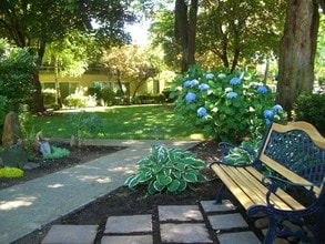 Edgemont Apartments in Portland, OR - Foto de edificio - Building Photo