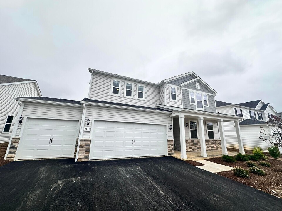 1332 Red Tail Pl in Galena, OH - Building Photo