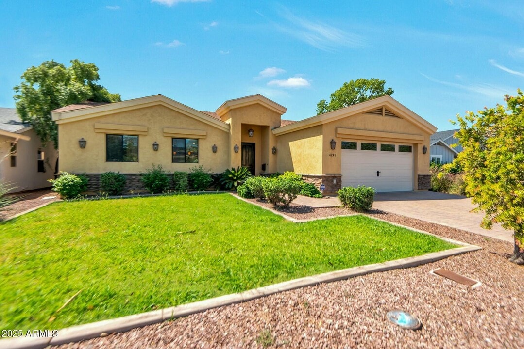 4245 E Cheery Lynn Rd in Phoenix, AZ - Building Photo