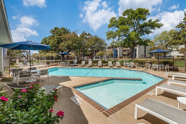 Mission James Place Apartments in Austin, TX - Building Photo - Building Photo