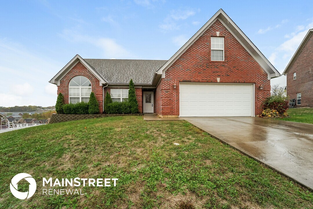 2825 Horse Trail Rd in Jeffersonville, IN - Building Photo