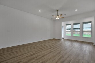 17841 McClary Cardinal Dr in Conroe, TX - Foto de edificio - Building Photo