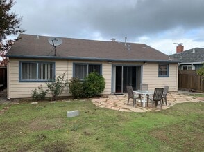 1564 Hemlock Ave in San Mateo, CA - Building Photo - Building Photo