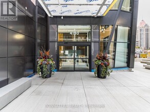 4130-4130 Parkside Village Dr in Mississauga, ON - Building Photo - Building Photo