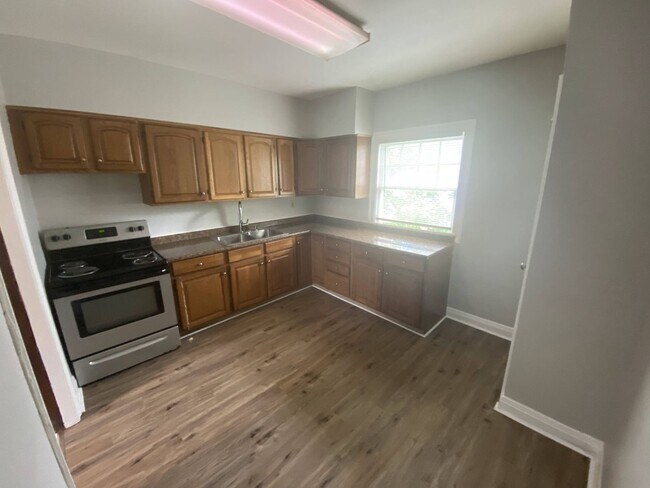 property at 500 W Parkwood Dr