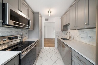 1300 Alton Rd in Miami Beach, FL - Building Photo - Building Photo