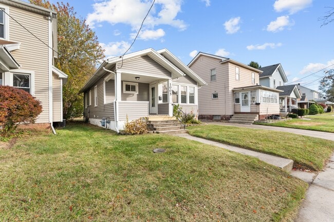 1005 Woodsdale Ave in Toledo, OH - Building Photo - Building Photo