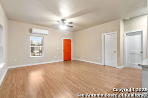1010 W Lynwood Ave in San Antonio, TX - Building Photo - Building Photo