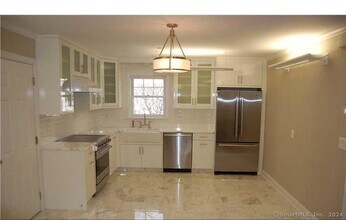 51 Forest Ave in Greenwich, CT - Building Photo - Building Photo