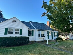 32 Maplewood St in Old Saybrook, CT - Building Photo - Building Photo