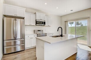 2474 Dawes Place in River Falls, WI - Building Photo