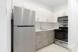 Stunning Brand New 3 Bed in Landmarked Townhouse in Brooklyn, NY - Building Photo - Building Photo