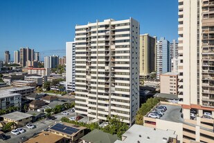 Pakalana in Honolulu, HI - Building Photo