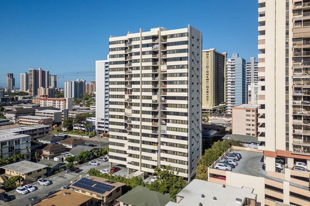 Pakalana in Honolulu, HI - Building Photo