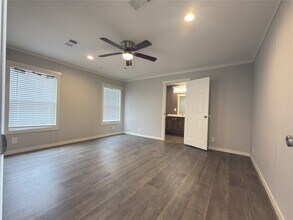 102 Rd 5118 in Cleveland, TX - Building Photo - Building Photo