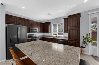 5466 Fawn Chase Way in Las Vegas, NV - Foto de edificio - Building Photo